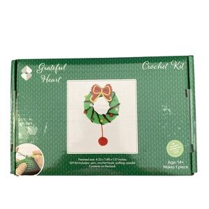 “Grateful Heart” Crochet Kit with Wreath Christmas ornament Design